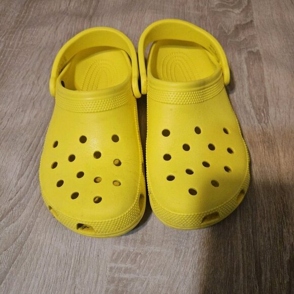 Crocs Bright Yellow Classic Clog Men’s Size 7 Woman’s Size 9 Slip On Shoes - Picture 3 of 8